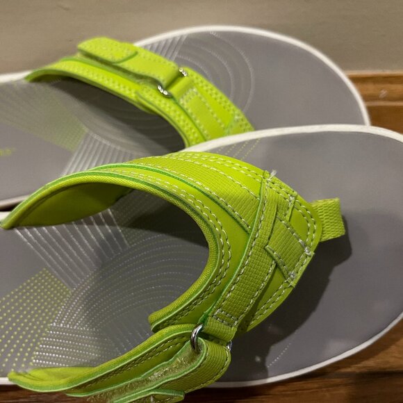 Clarks Flip Flops Women's Size 8 Lime Green Vacation Beach Comfort - Picture 6 of 9